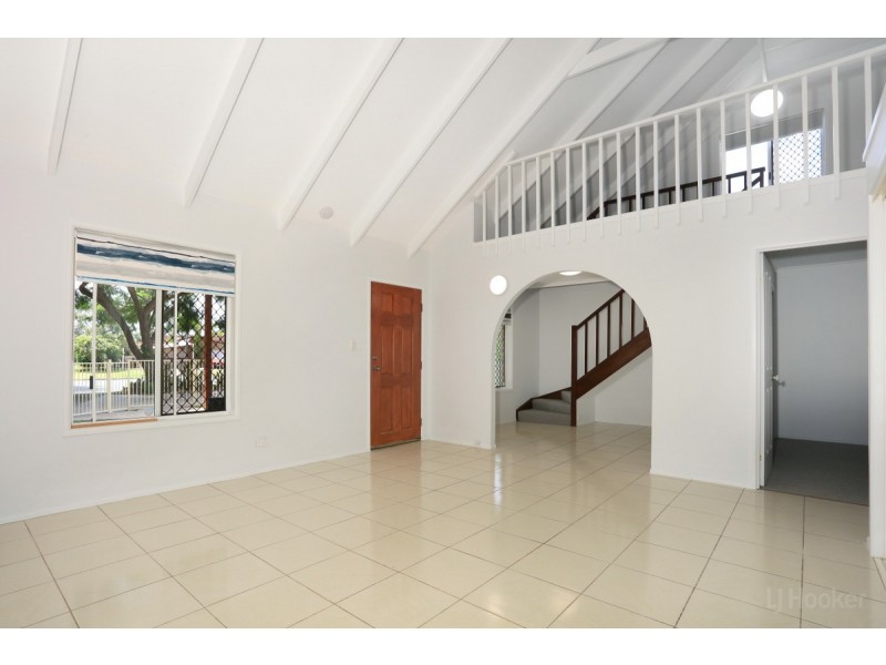 1/18 Eurimbula Court, Paradise Point QLD 4216