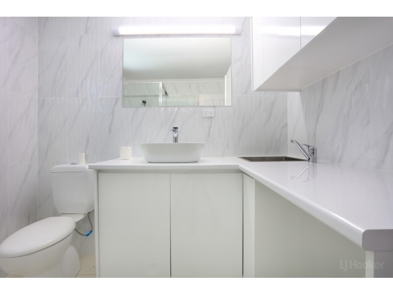 1/18 Eurimbula Court, Paradise Point QLD 4216