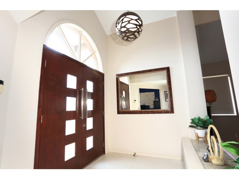 66 oxley Drive, Paradise Point QLD 4216