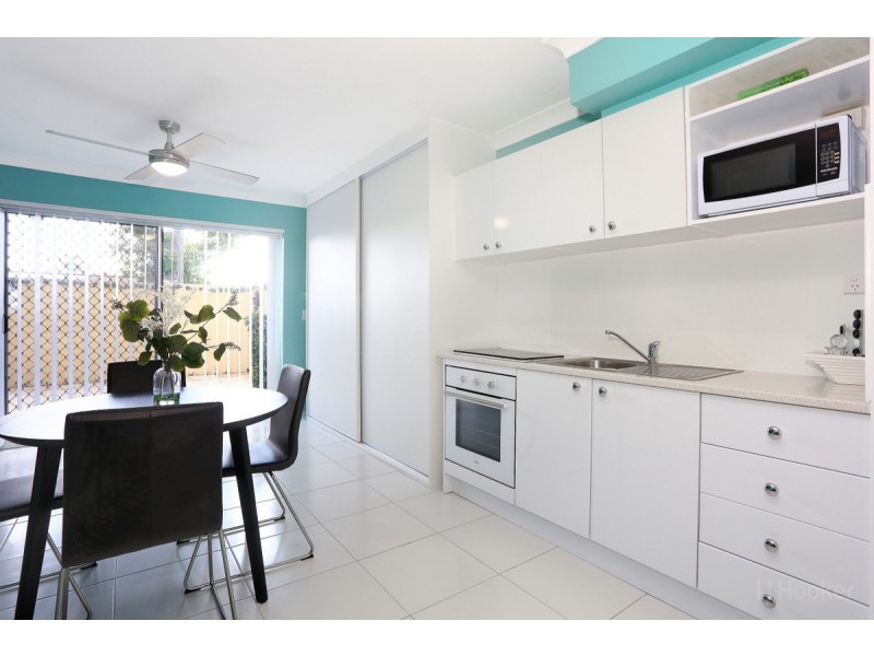 8/125 Frank Street, Labrador QLD 4215