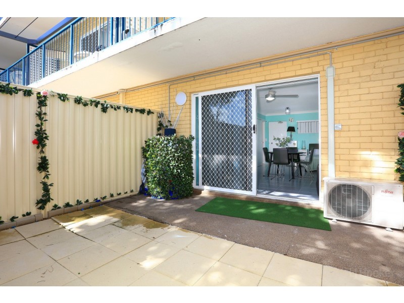 8/125 Frank Street, Labrador QLD 4215