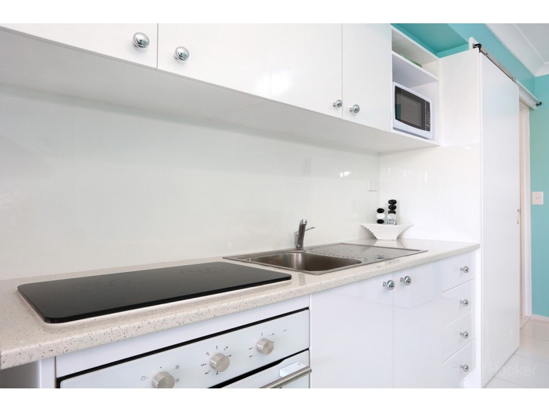 8/125 Frank Street, Labrador QLD 4215