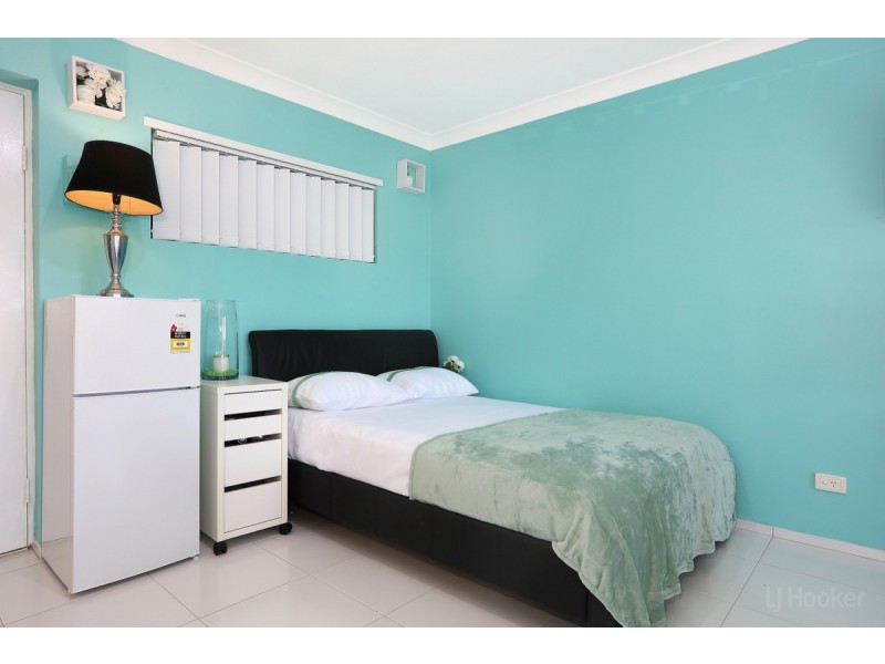 8/125 Frank Street, Labrador QLD 4215