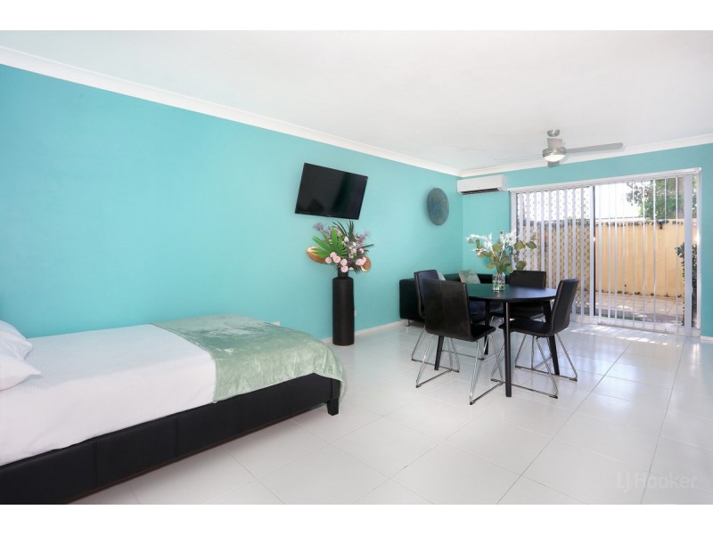 8/125 Frank Street, Labrador QLD 4215