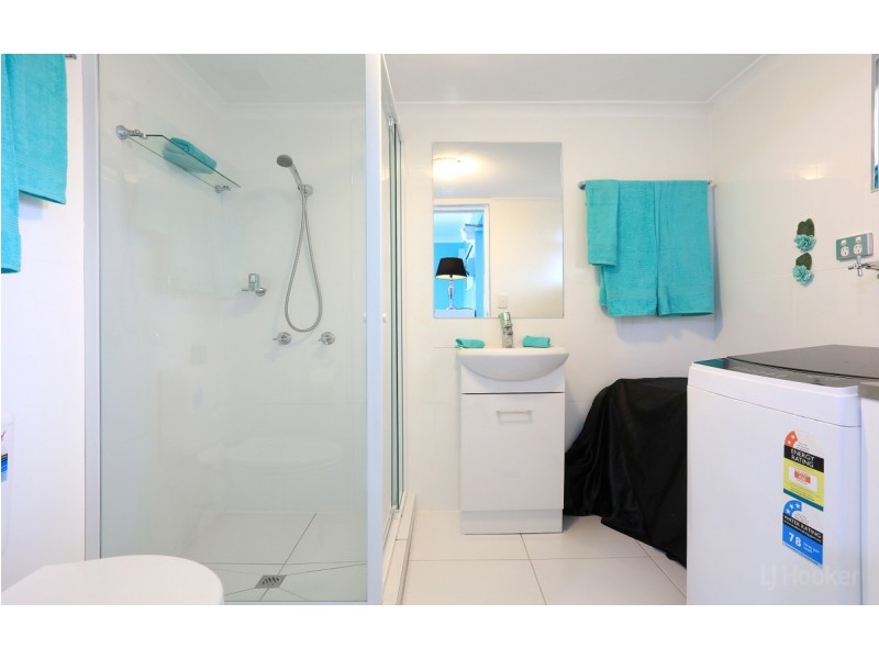 8/125 Frank Street, Labrador QLD 4215