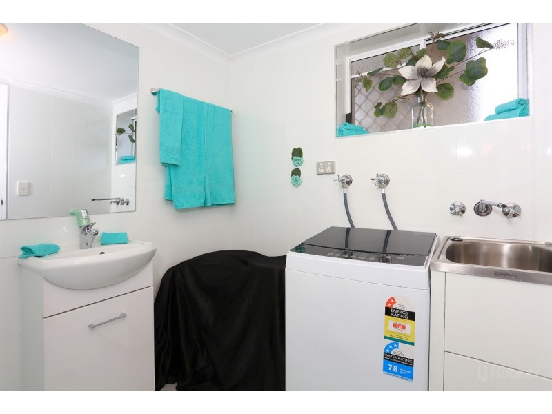 8/125 Frank Street, Labrador QLD 4215