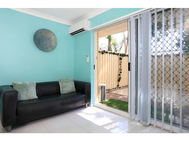 8/125 Frank Street, Labrador QLD 4215