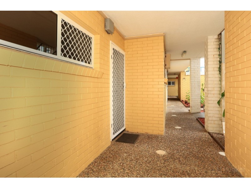 8/125 Frank Street, Labrador QLD 4215