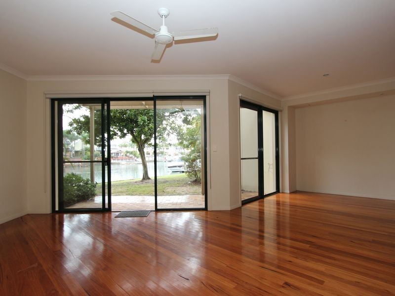 33/100 Morala Avenue, Runaway Bay QLD 4216