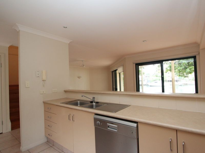 33/100 Morala Avenue, Runaway Bay QLD 4216