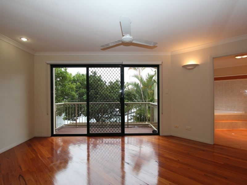 33/100 Morala Avenue, Runaway Bay QLD 4216