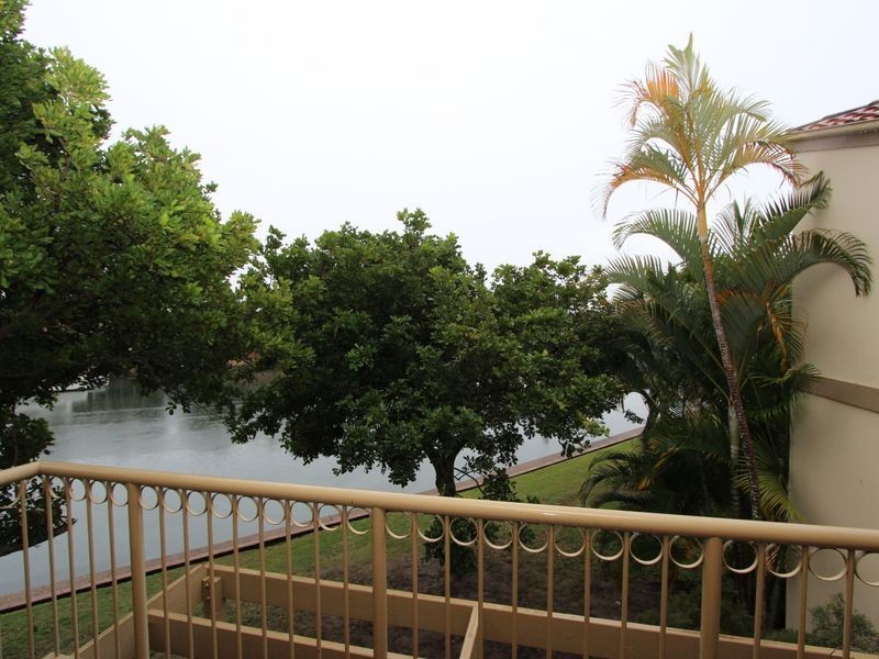 33/100 Morala Avenue, Runaway Bay QLD 4216