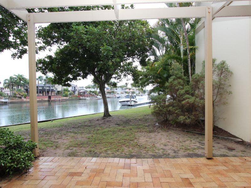 33/100 Morala Avenue, Runaway Bay QLD 4216