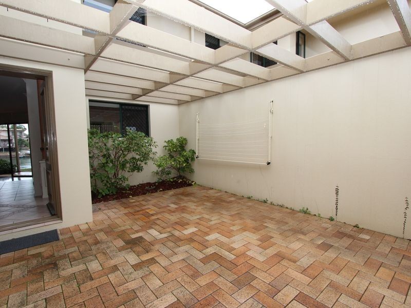 33/100 Morala Avenue, Runaway Bay QLD 4216