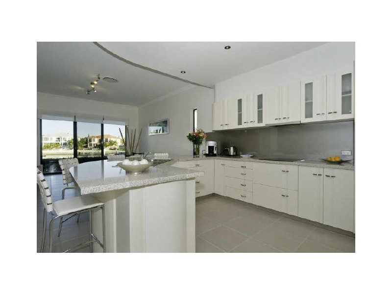 Sovereign Islands QLD 4216