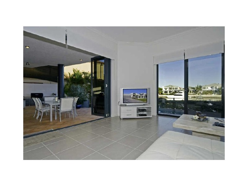 Sovereign Islands QLD 4216