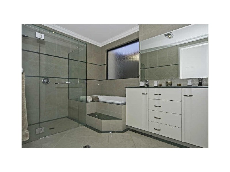 Sovereign Islands QLD 4216