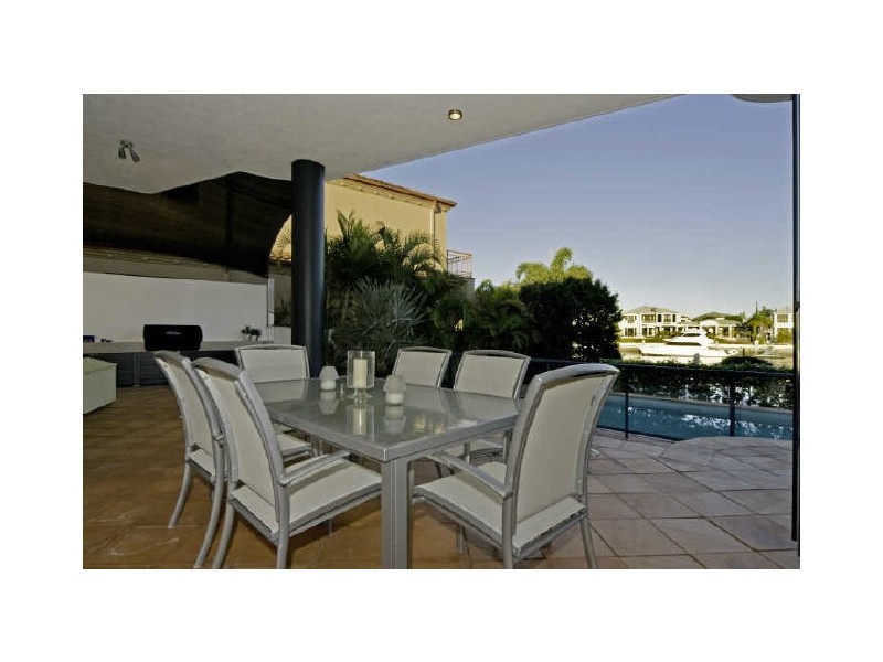 Sovereign Islands QLD 4216