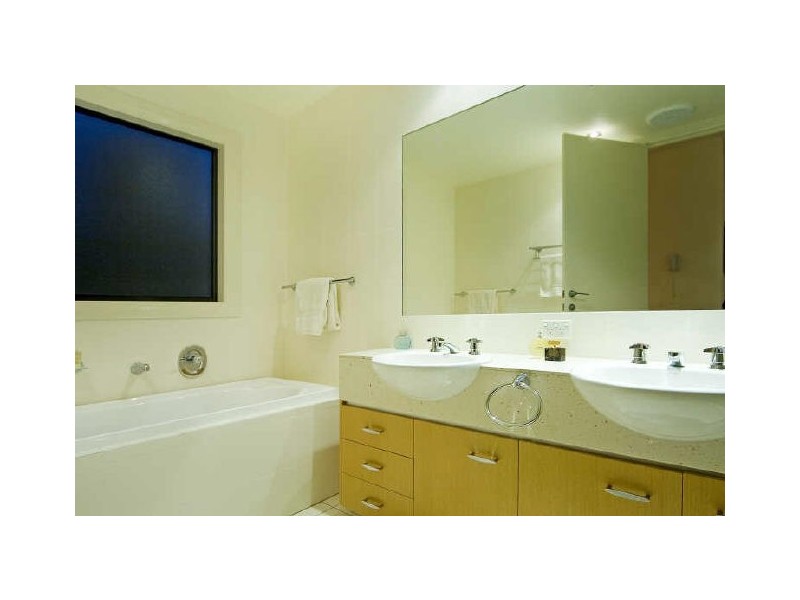 Hope Island QLD 4212