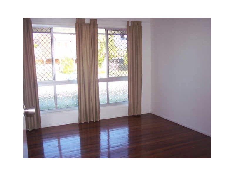 1/4 Rosalind Avenue, Paradise Point QLD 4216