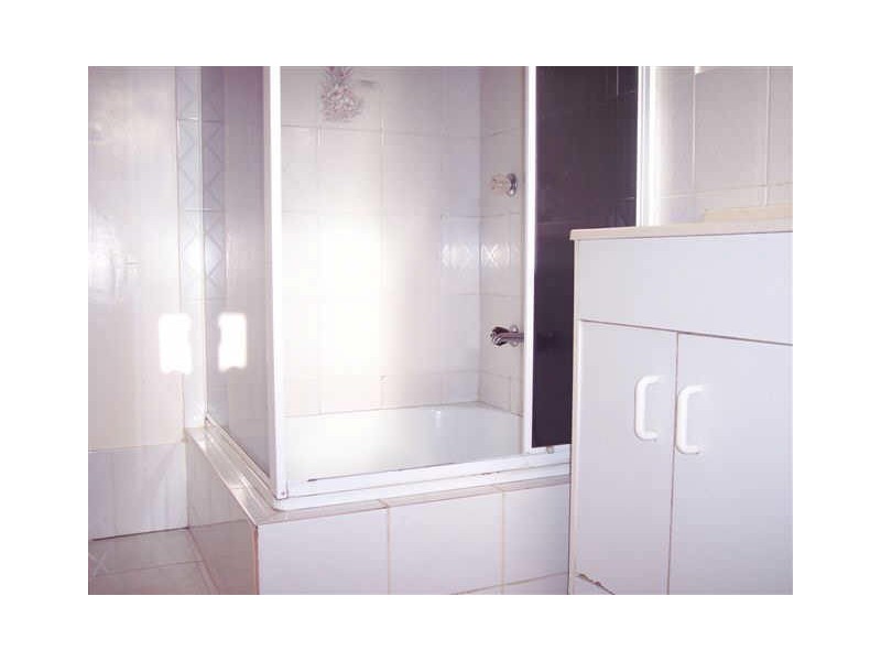 1/4 Rosalind Avenue, Paradise Point QLD 4216