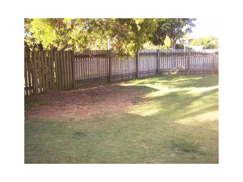 1/4 Rosalind Avenue, Paradise Point QLD 4216