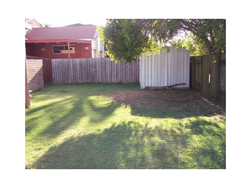 1/4 Rosalind Avenue, Paradise Point QLD 4216