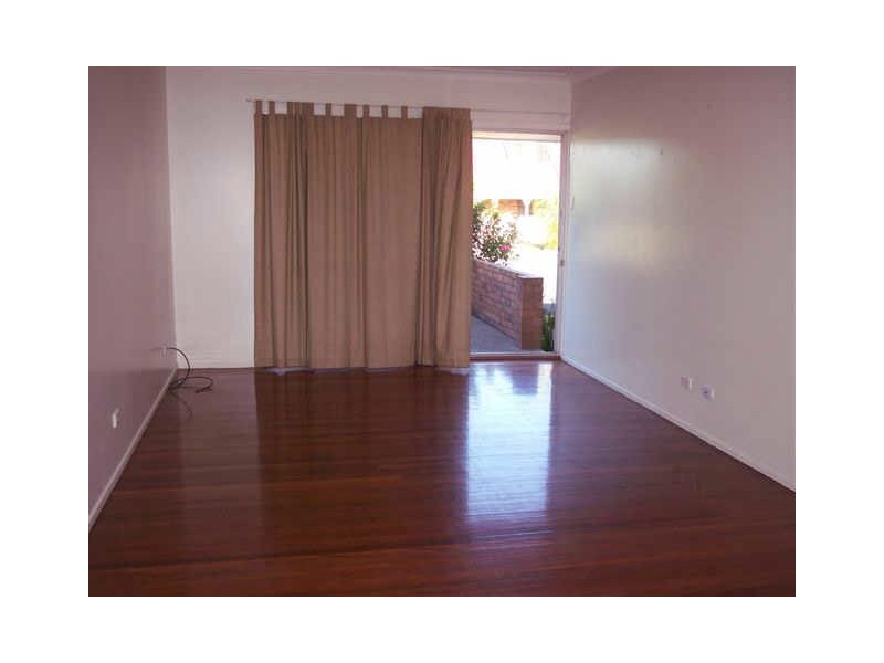 1/4 Rosalind Avenue, Paradise Point QLD 4216