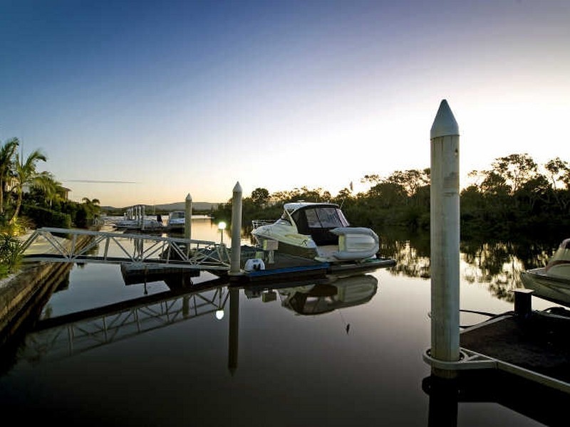 2342 Cressbrook Drive, Hope Island QLD 4212