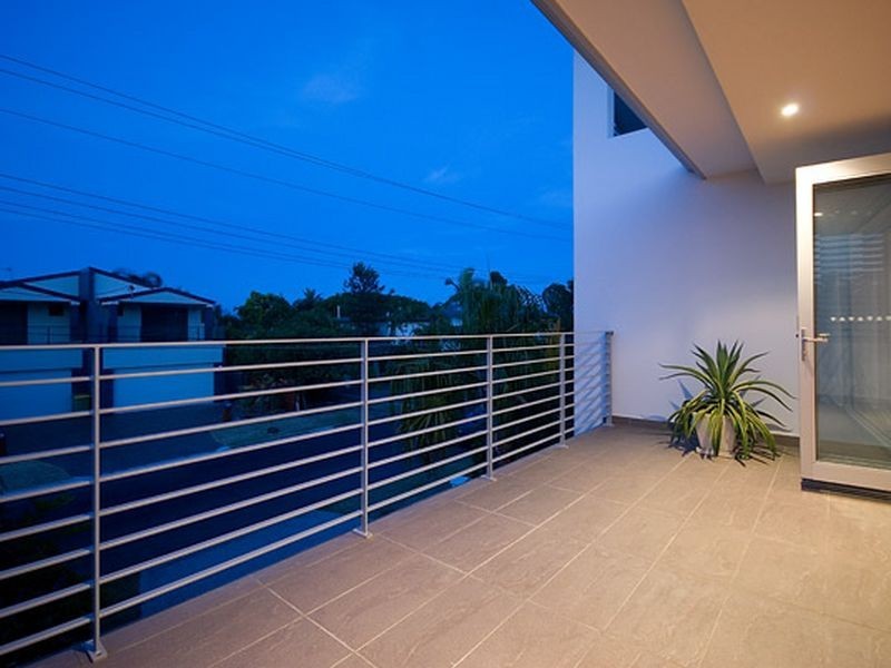 1/22 Eider Avenue, Paradise Point QLD 4216