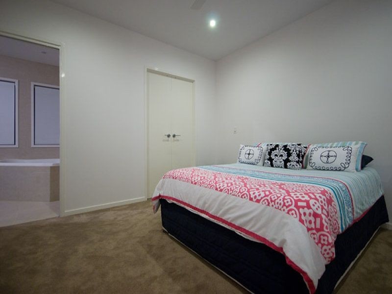 1/22 Eider Avenue, Paradise Point QLD 4216