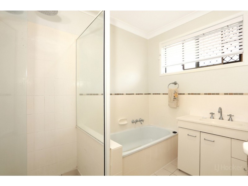 2 Burrinjuck Drive, Coombabah QLD 4216