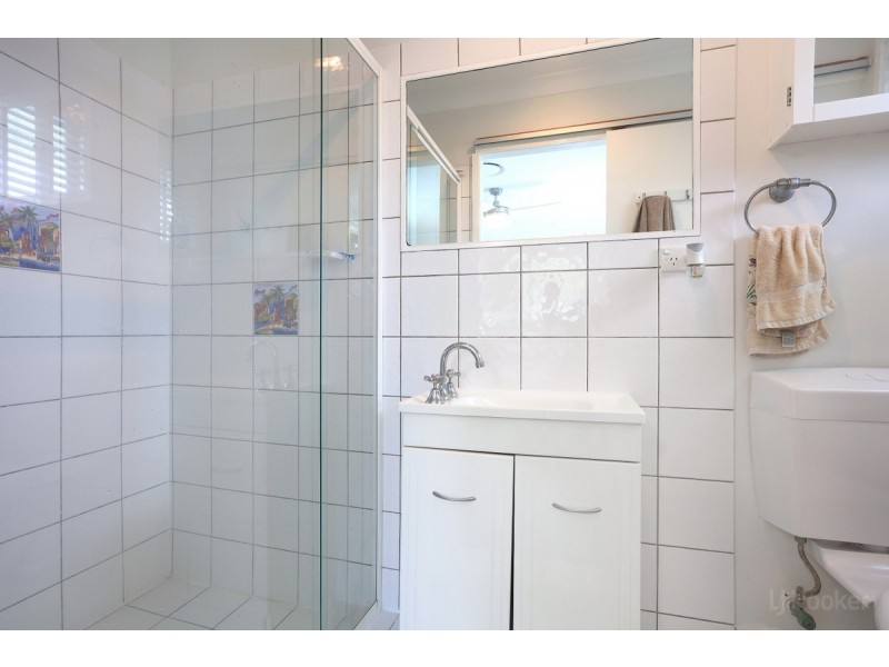 2 Burrinjuck Drive, Coombabah QLD 4216