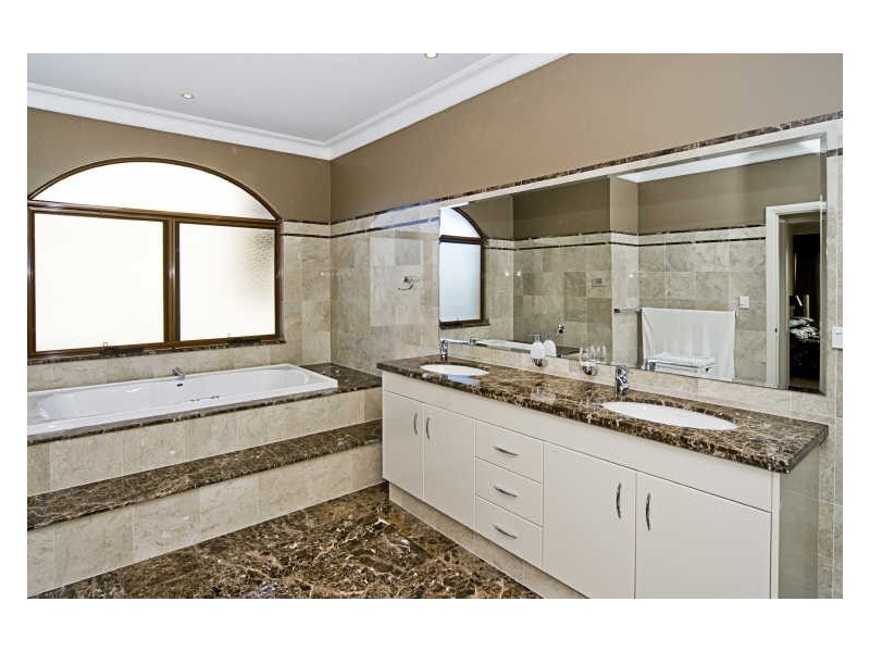 23 Regents Court, Sovereign Islands QLD 4216