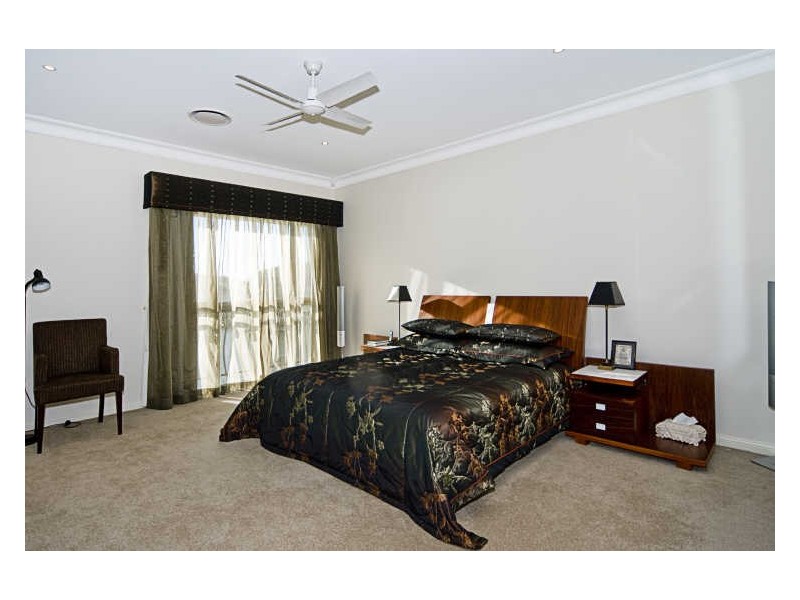 23 Regents Court, Sovereign Islands QLD 4216