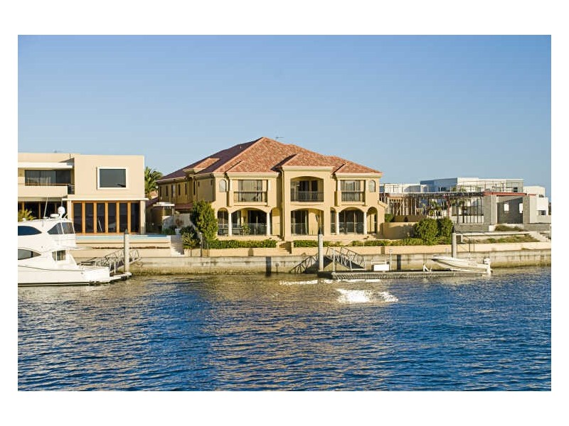 23 Regents Court, Sovereign Islands QLD 4216