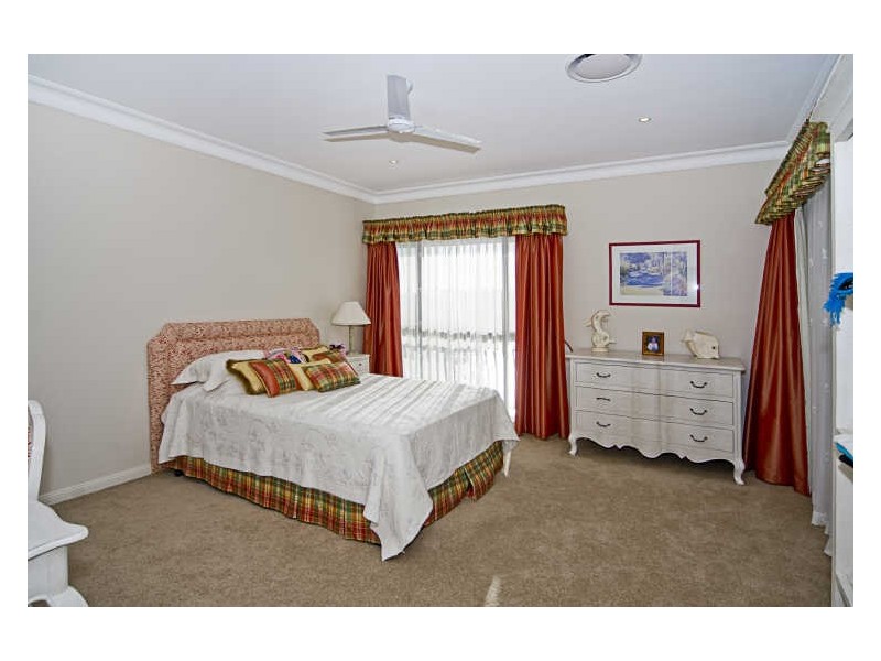 23 Regents Court, Sovereign Islands QLD 4216