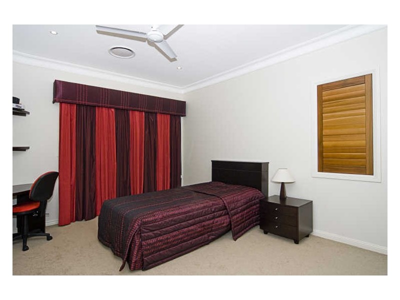 23 Regents Court, Sovereign Islands QLD 4216