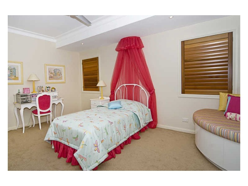 23 Regents Court, Sovereign Islands QLD 4216
