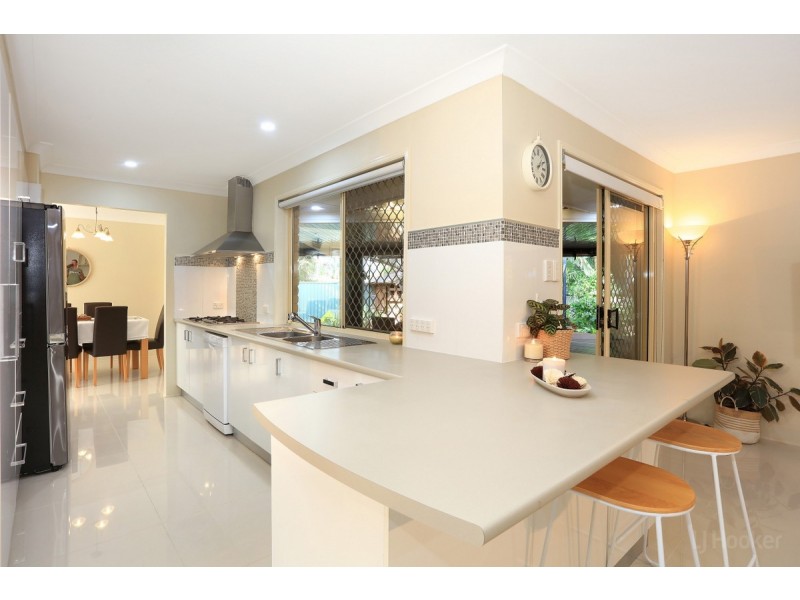 8 Lakewood Court, Helensvale QLD 4212