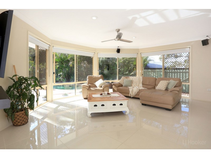8 Lakewood Court, Helensvale QLD 4212