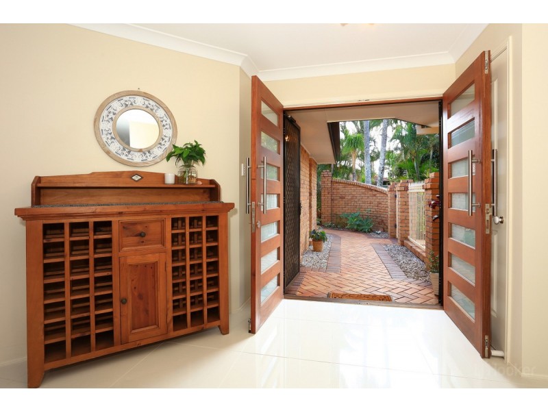 8 Lakewood Court, Helensvale QLD 4212