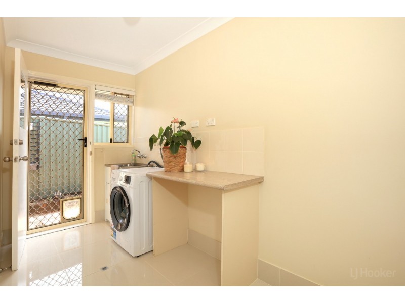 8 Lakewood Court, Helensvale QLD 4212