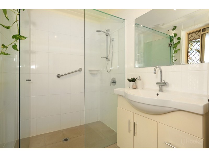 8 Lakewood Court, Helensvale QLD 4212