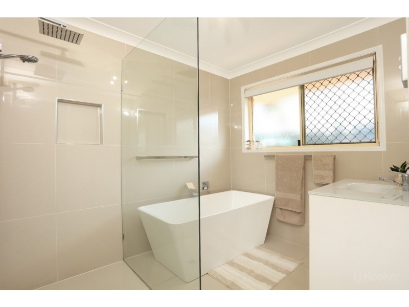 8 Lakewood Court, Helensvale QLD 4212