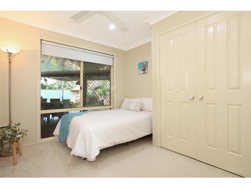 8 Lakewood Court, Helensvale QLD 4212