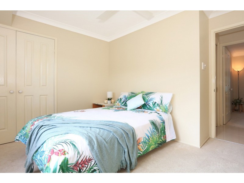 8 Lakewood Court, Helensvale QLD 4212