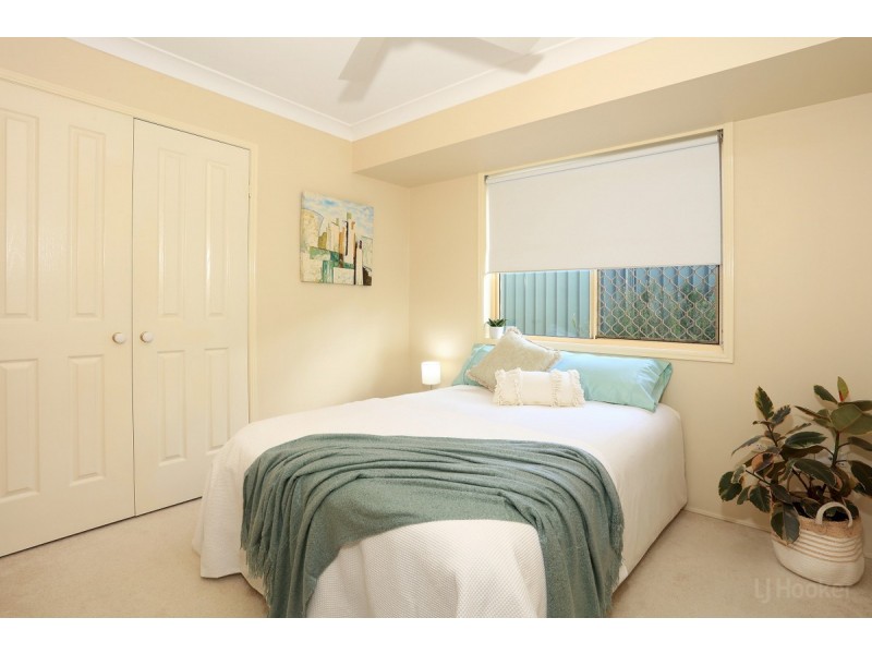 8 Lakewood Court, Helensvale QLD 4212