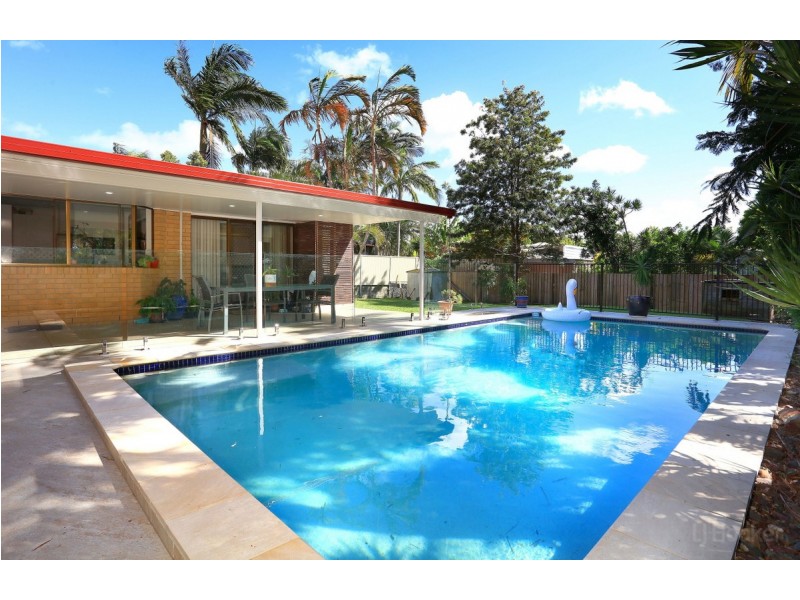6 Pool Street, Hope Island QLD 4212