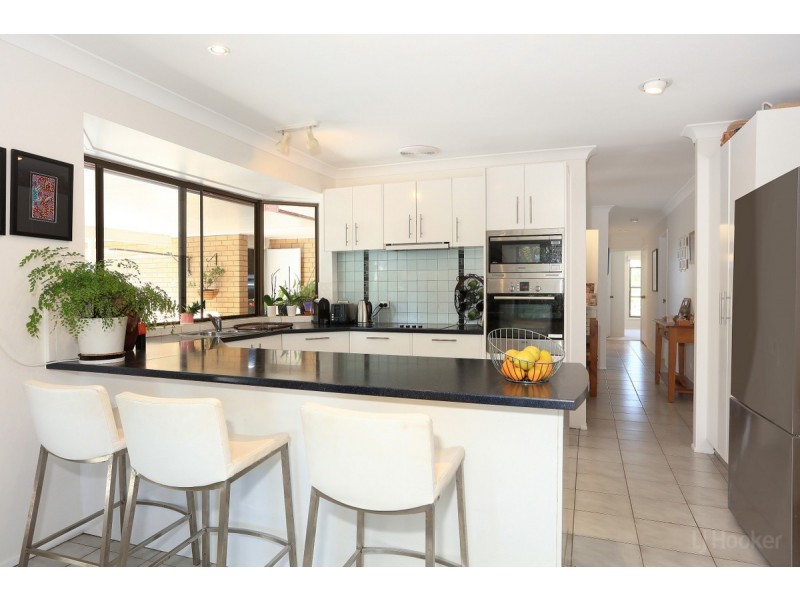 6 Pool Street, Hope Island QLD 4212